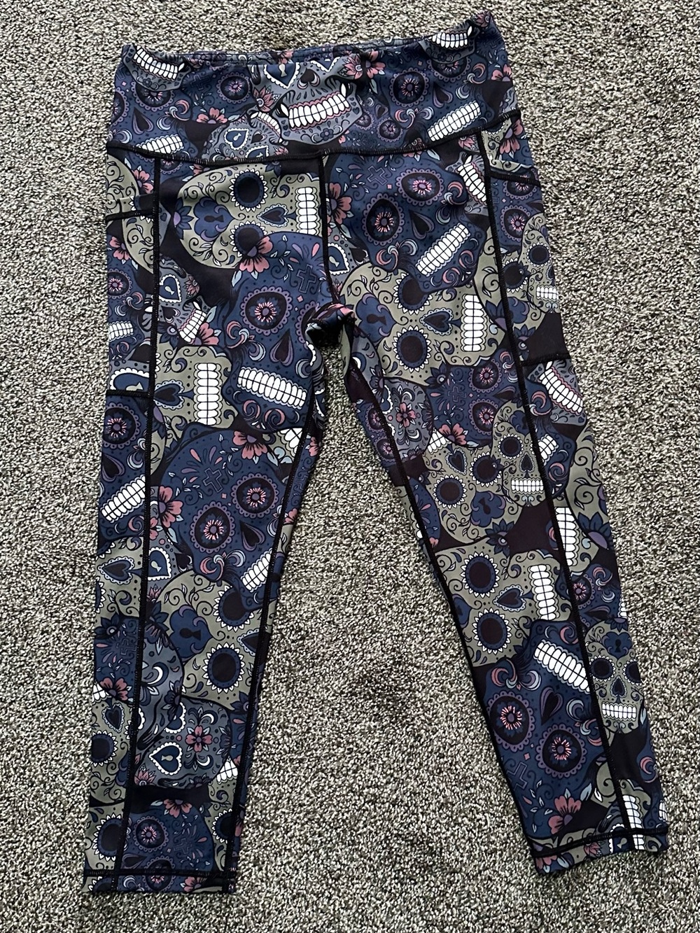 Women’s Size Medium Constantly Varied Gear (CVG) Midnight Skull Capri Leggings